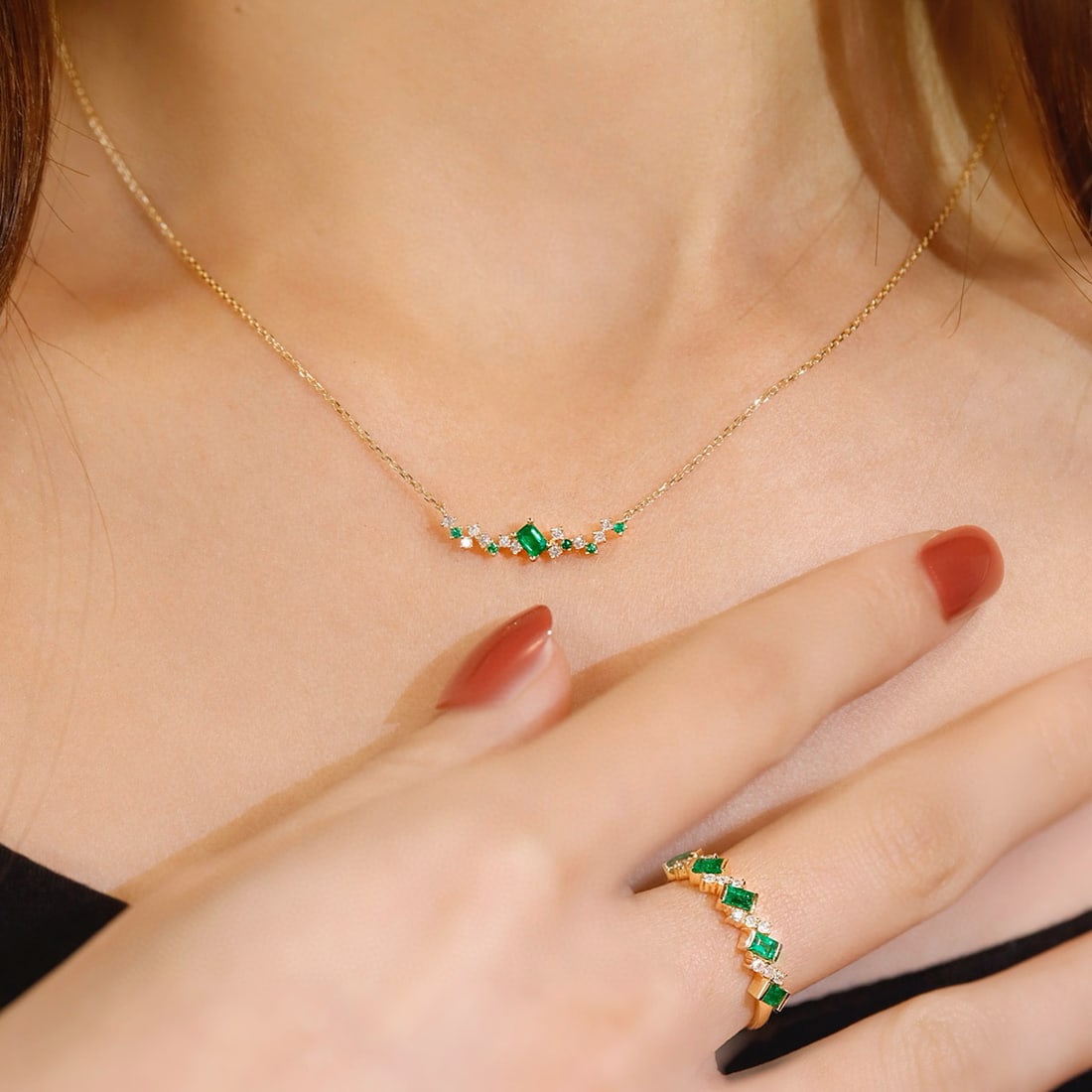 14k Gold 0.27 Ctw Vivid Green Natural Emerald & Diamond Necklace - 4