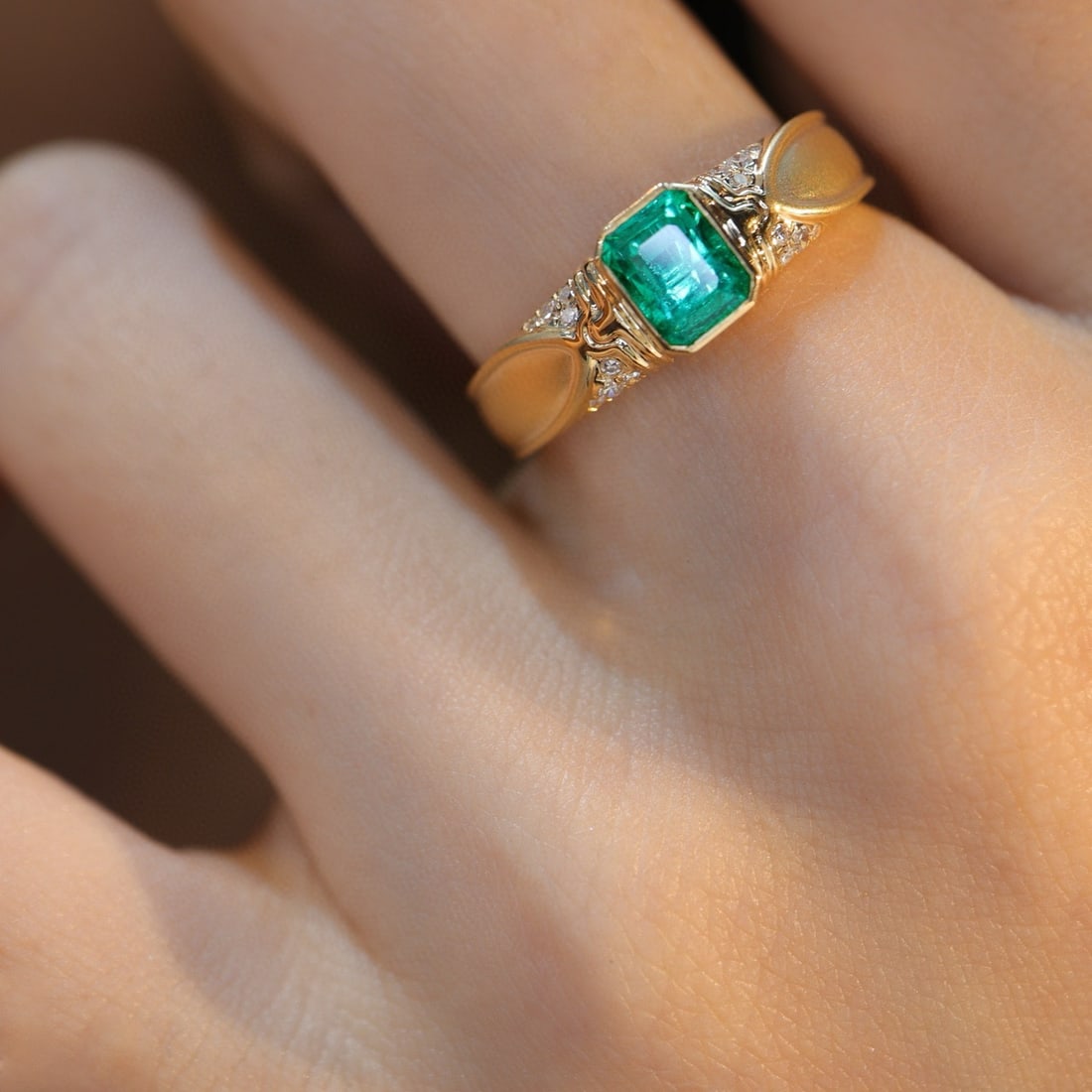 14k Gold 0.59 Ctw Natural Emerald & Diamond Ring - 3