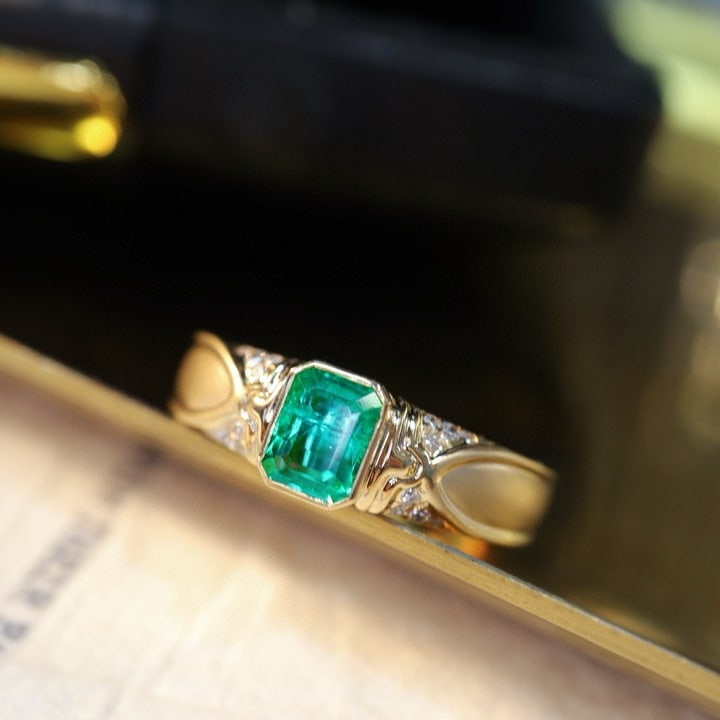 14k Gold 0.59 Ctw Natural Emerald & Diamond Ring - 5