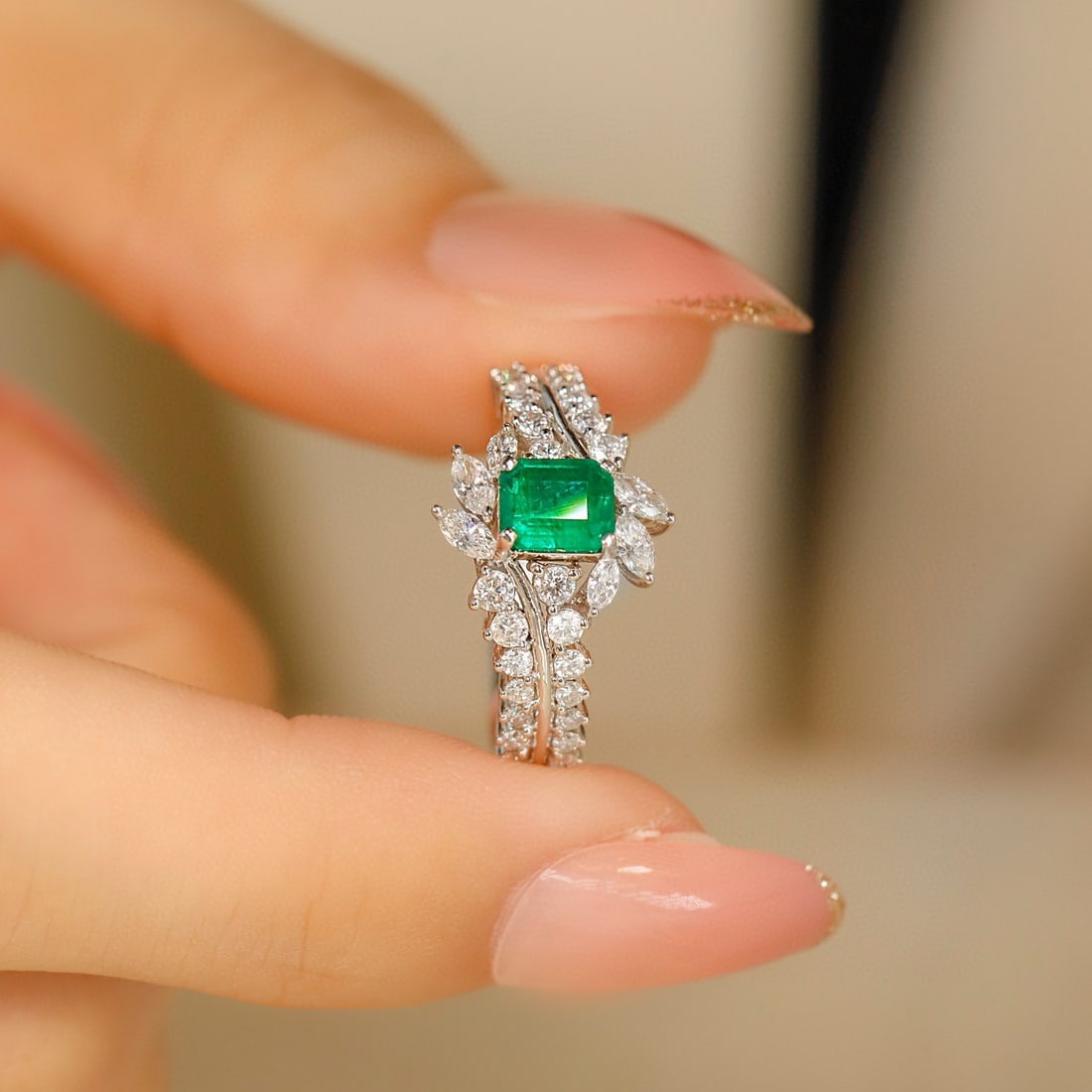 14k Gold 1.23 Ctw Vivid Green Natural Emerald & Diamond Ring - 3