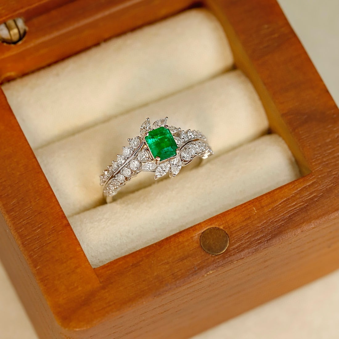 14k Gold 1.23 Ctw Vivid Green Natural Emerald & Diamond Ring - 5