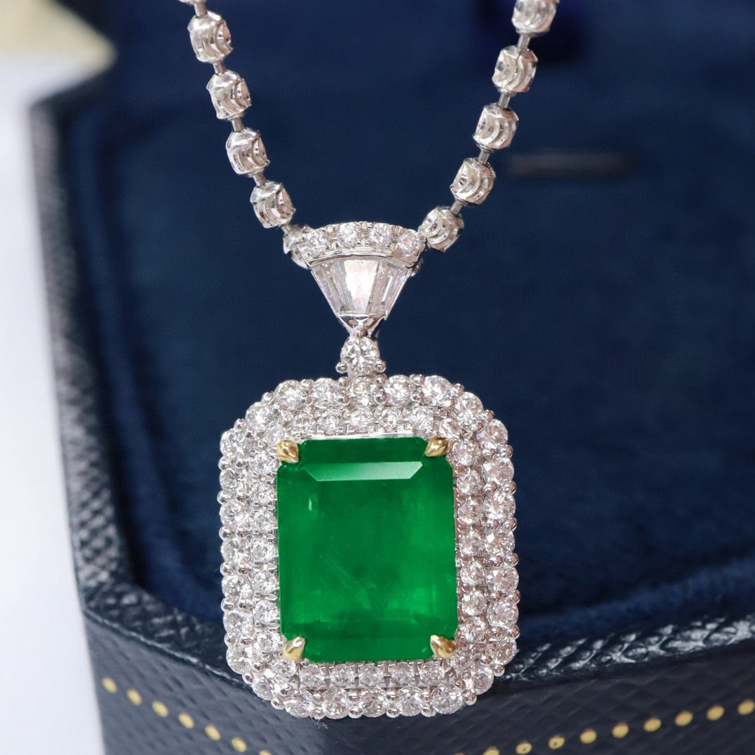 14k Gold 2.53 Ctw Vivid Green Natural Emerald & Diamond Pendant( Without Chain ) - 3