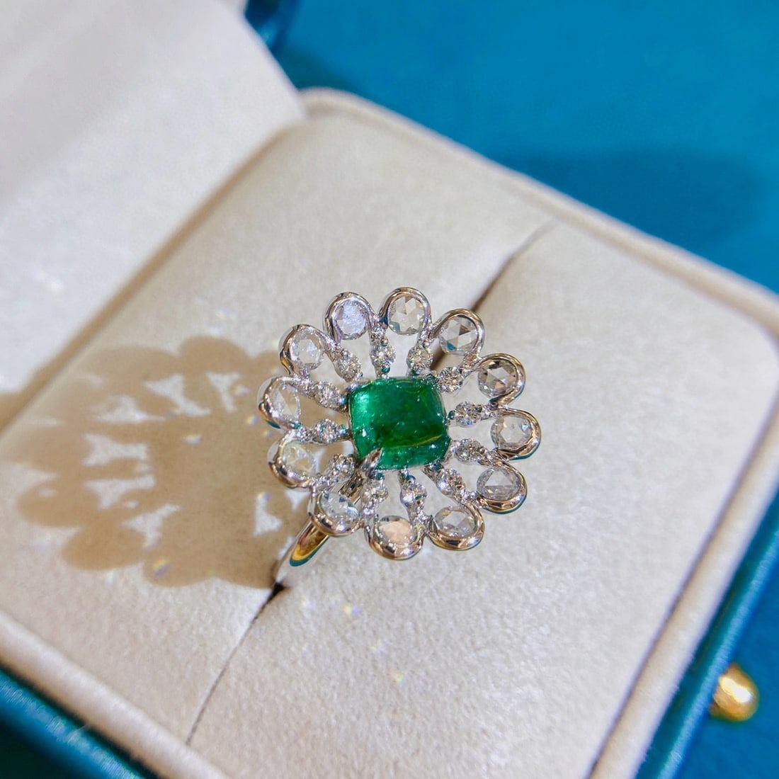 14k Gold 2.52 Ctw Vivid Green Natural Emerald & Diamond Ring: Ref:230994218 // gold content:14k gold // ring size:7. 25us // // main gemstone:emerald // shape:suger-loaf // carat weight:1. 55ct // color:vivid green // treatment:natural // // adjacent gemstone 2 