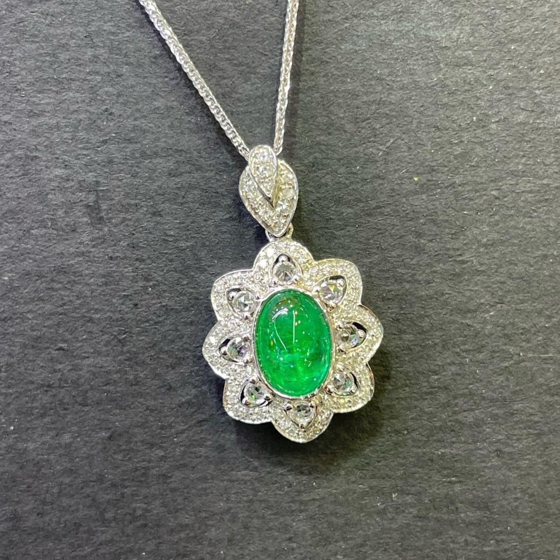 14k Gold 1 Ct Vivid Green Natural Emerald & Diamond Pendant( Without Chain ): Ref:230994219 // gold content:14k gold // main gemstone:emerald // shape:oval // carat weight:1ct // color:vivid green // treatment:natural // // adjacent gemstone 2 : diamond // number of stones:66