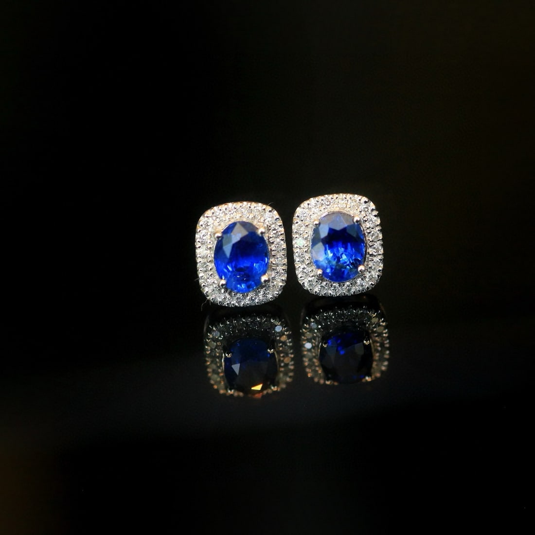 14k Gold 1.16 Ctw Natural Sapphire & Diamond Earrings: Ref:230994223 // gold content:14k gold // main gemstone:sapphire // shape:oval // carat weight:1ct // color:royal blue // treatment:natural // // adjacent gemstone 2 : diamond // shape:round // carat