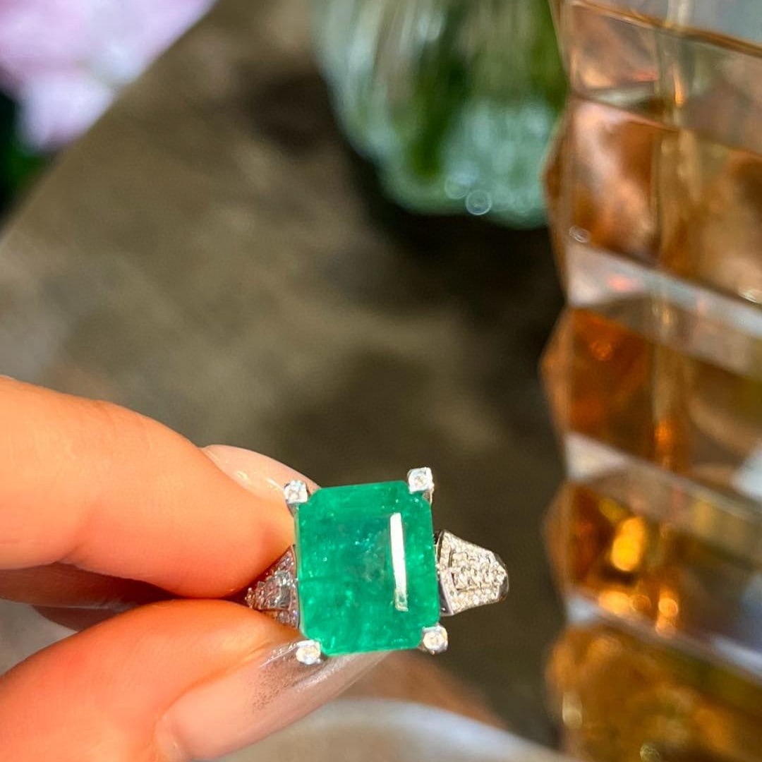 14k Gold 7.18 Ctw Natural Emerald & Diamond Ring: Ref:230994240 // gold content:14k gold // ring size:7. 25us // // main gemstone:emerald // shape:octagonal // carat weight:6. 65ct // color:green // treatment:natural // // adjacent gemstone 2 :