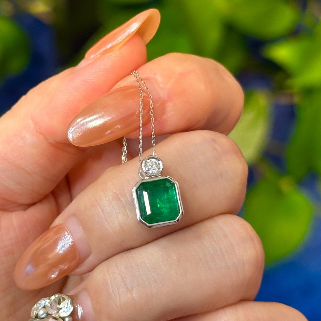 14k Gold 3.28 Ctw Vivid Green Natural Emerald & Diamond Pendant( Without Chain ): Ref:230994241 // gold content:14k gold // main gemstone:emerald // shape:octagonal // carat weight:3. 19ct // color:vivid green // treatment:natural // // adjacent gemstone 2 : diamond // shape:round