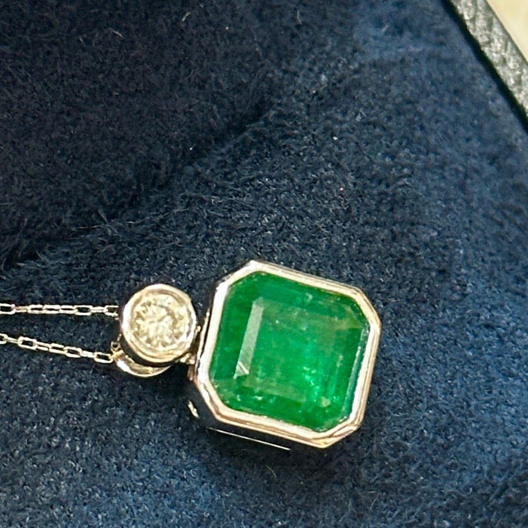 14k Gold 3.28 Ctw Vivid Green Natural Emerald & Diamond Pendant( Without Chain ) - 4
