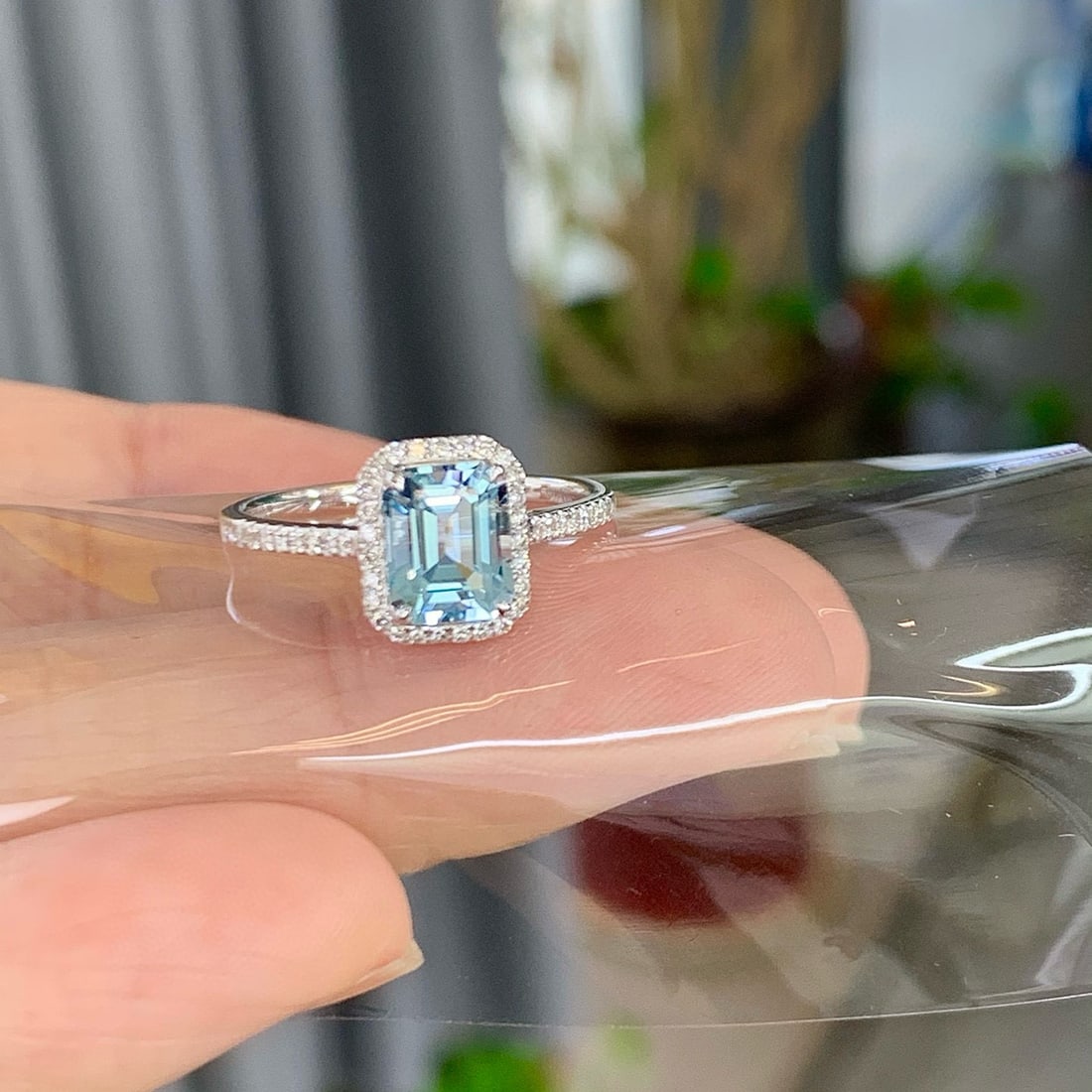 14k Gold 1.32 Ctw Natural Aquamarine & Diamond Ring: Ref:230994251 // gold content:14k gold // ring size:7. 25us // // main gemstone:aquamarine // shape:octagonal // carat weight:1. 15ct // color:santa maria color // treatment:natural // // adjacent gem