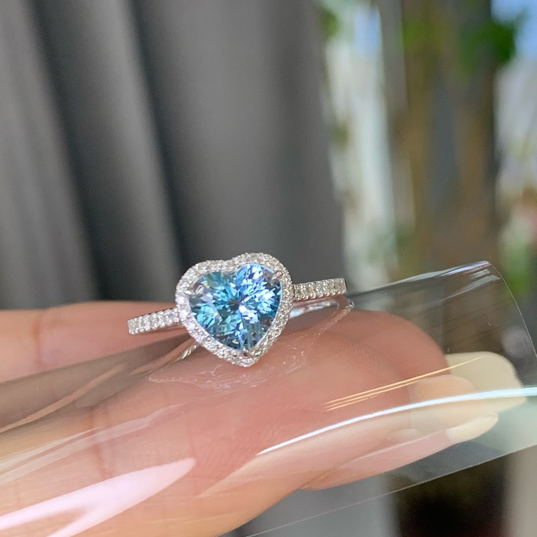 14k Gold 1.16 Ctw Natural Aquamarine & Diamond Ring: Ref:230994252 // gold content:14k gold // ring size:7. 25us // // main gemstone:aquamarine // shape:heart // carat weight:1ct // color:santa maria color // treatment:natural // // adjacent gemstone 2