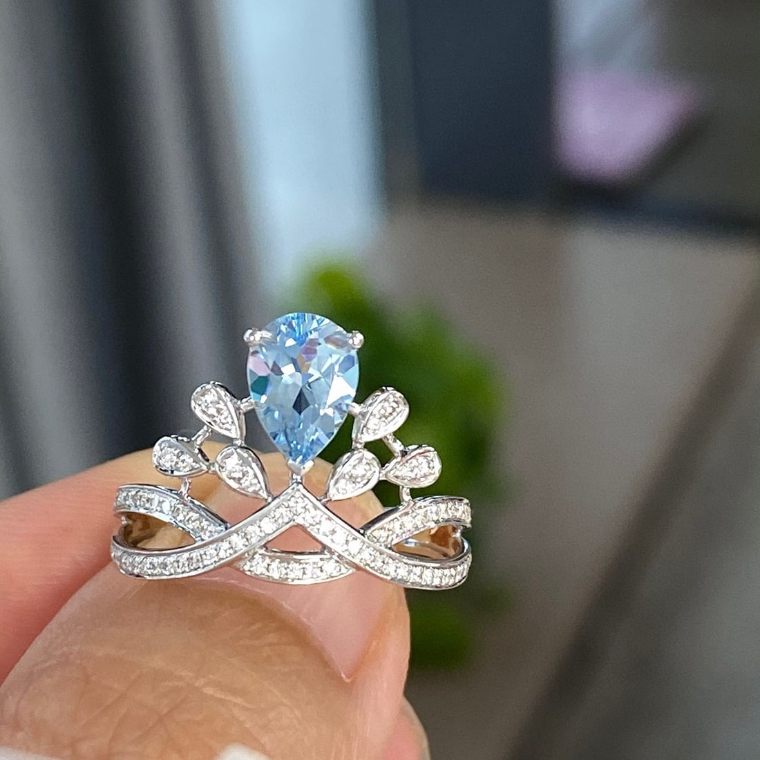 14k Gold 1.10 Ctw Natural Aquamarine & Diamond Ring: Ref:230994253 // gold content:14k gold // ring size:7. 25us // // main gemstone:aquamarine // shape:pear // carat weight:0. 85ct // color:santa maria color // treatment:natural // // adjacent