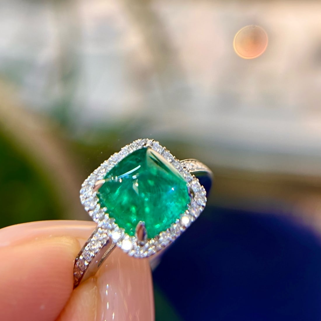 14k Gold 1.98 Ctw Vivid Green Natural Emerald & Diamond Ring: Ref:230994260 // gold content:14k gold // ring size:7. 25us // // main gemstone:emerald // shape:suger-loaf // carat weight:1. 77ct // color:vivid green // treatment:natural // // adjacent gemstone 2