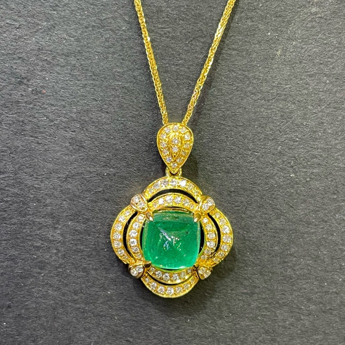 14k Gold 2.2 Ct Natural Emerald & Diamond Pendant( Without Chain ): Ref:230994261 // gold content:14k gold // main gemstone:emerald // shape:suger-loaf // carat weight:2. 2ct // color:green // treatment:natural // // adjacent gemstone 2 : diamond // number of stones:7