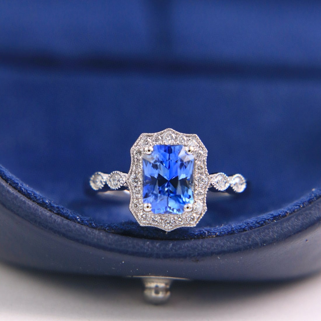 14k Gold 2.27 Ctw Natural Sapphire & Diamond Ring: Ref:230994275 // gold content:14k gold // ring size:7. 25us // // main gemstone:sapphire // shape:octagonal // carat weight:2. 03ct // color:cornflower blue // treatment:natural // // adjacent gemston