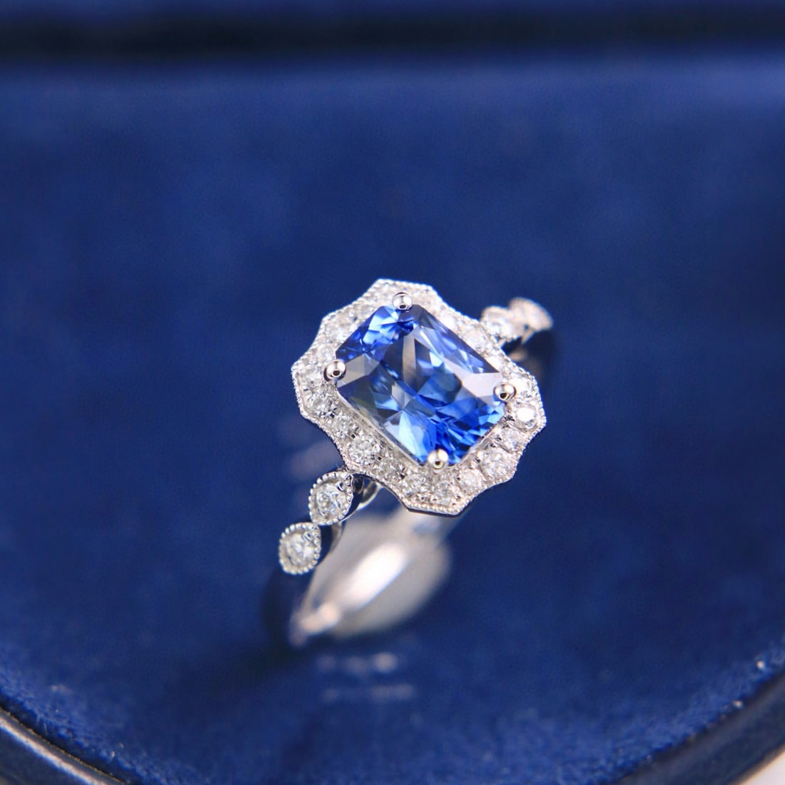 14k Gold 2.27 Ctw Natural Sapphire & Diamond Ring - 4