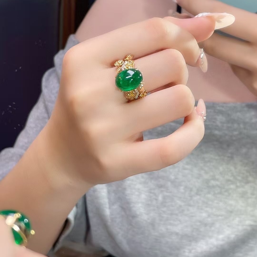 14k Gold 6.85 Ct Vivid Green Natural Emerald & Diamond Ring - 2