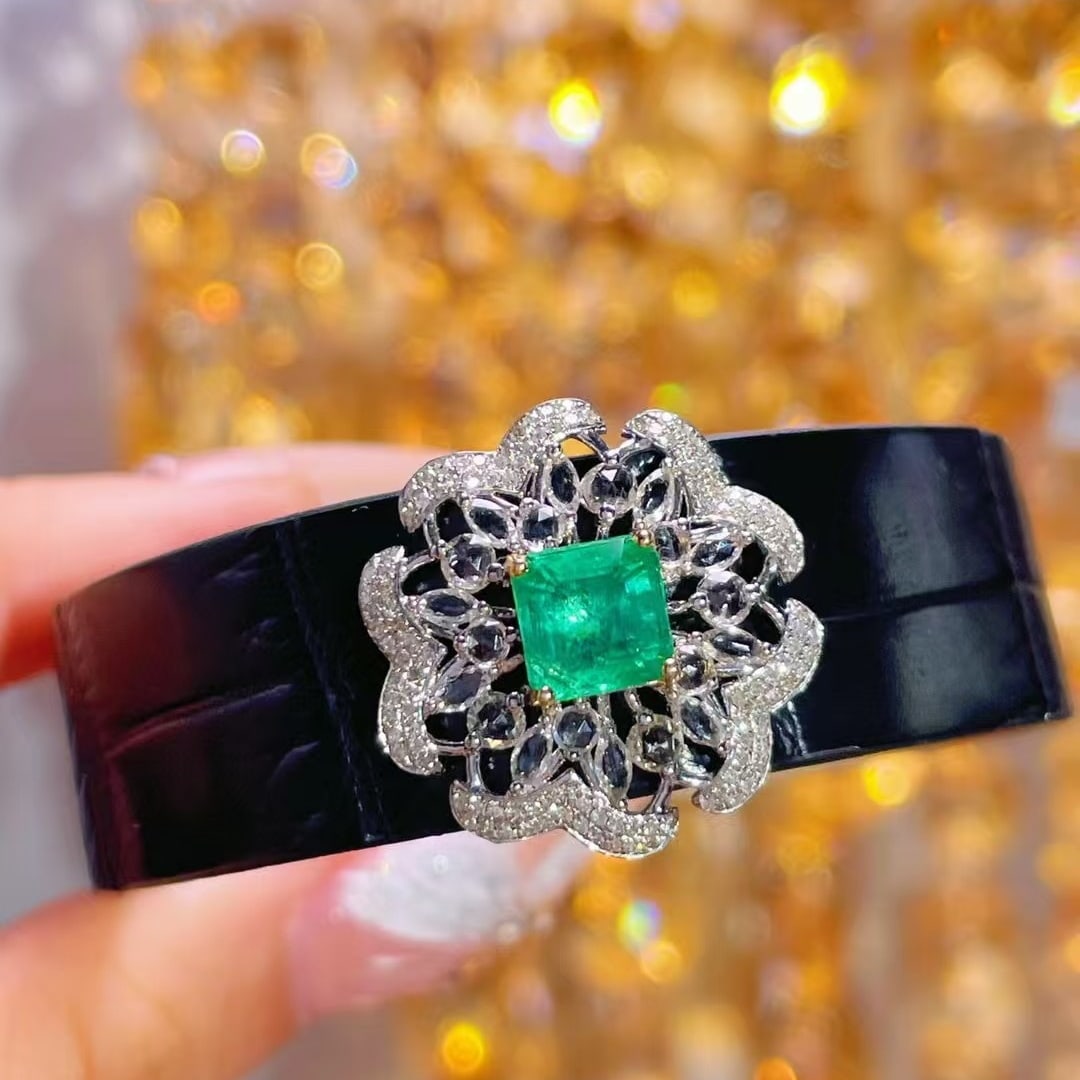 14k Gold 1.01 Ct Natural Emerald & Diamond Pendant( Without Chain ): Ref:230994283 // gold content:14k gold // main gemstone:emerald // shape:octagonal // carat weight:1. 01ct // color:green // treatment:natural // // adjacent gemstone 2 : diamond // shape:round //