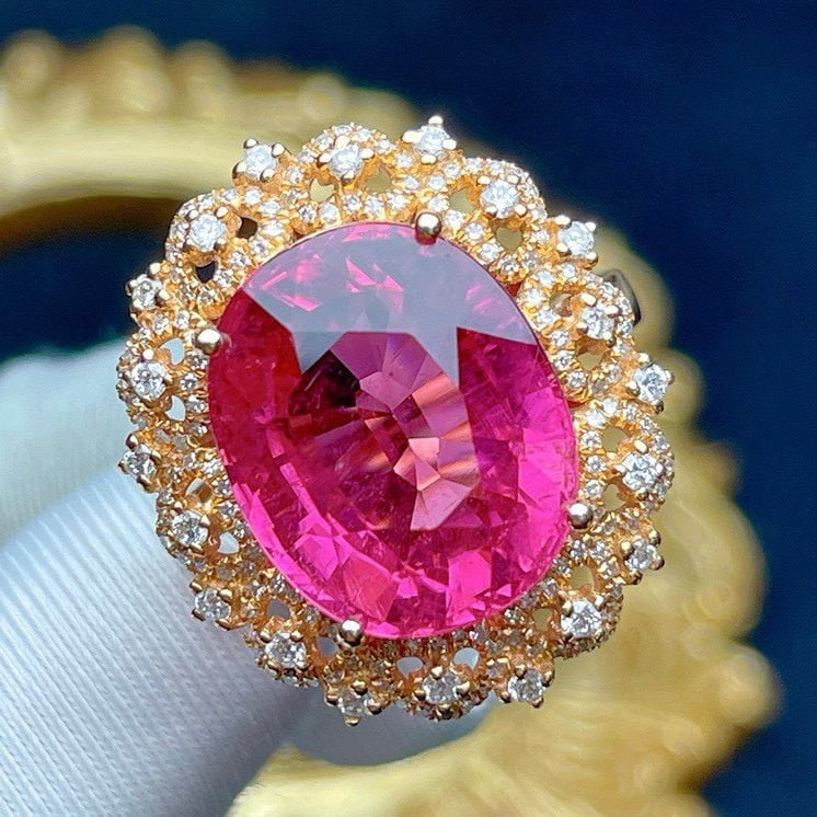 14k Gold 11.05 Ct Natural Tourmaline & Diamond Ring: Ref:230994284 // gold content:14k gold // ring size:7. 25us // // main gemstone:tourmaline // shape:oval // carat weight:11. 05ct // color:red // treatment:natural // // adjacent gemstone 2 : diamond 