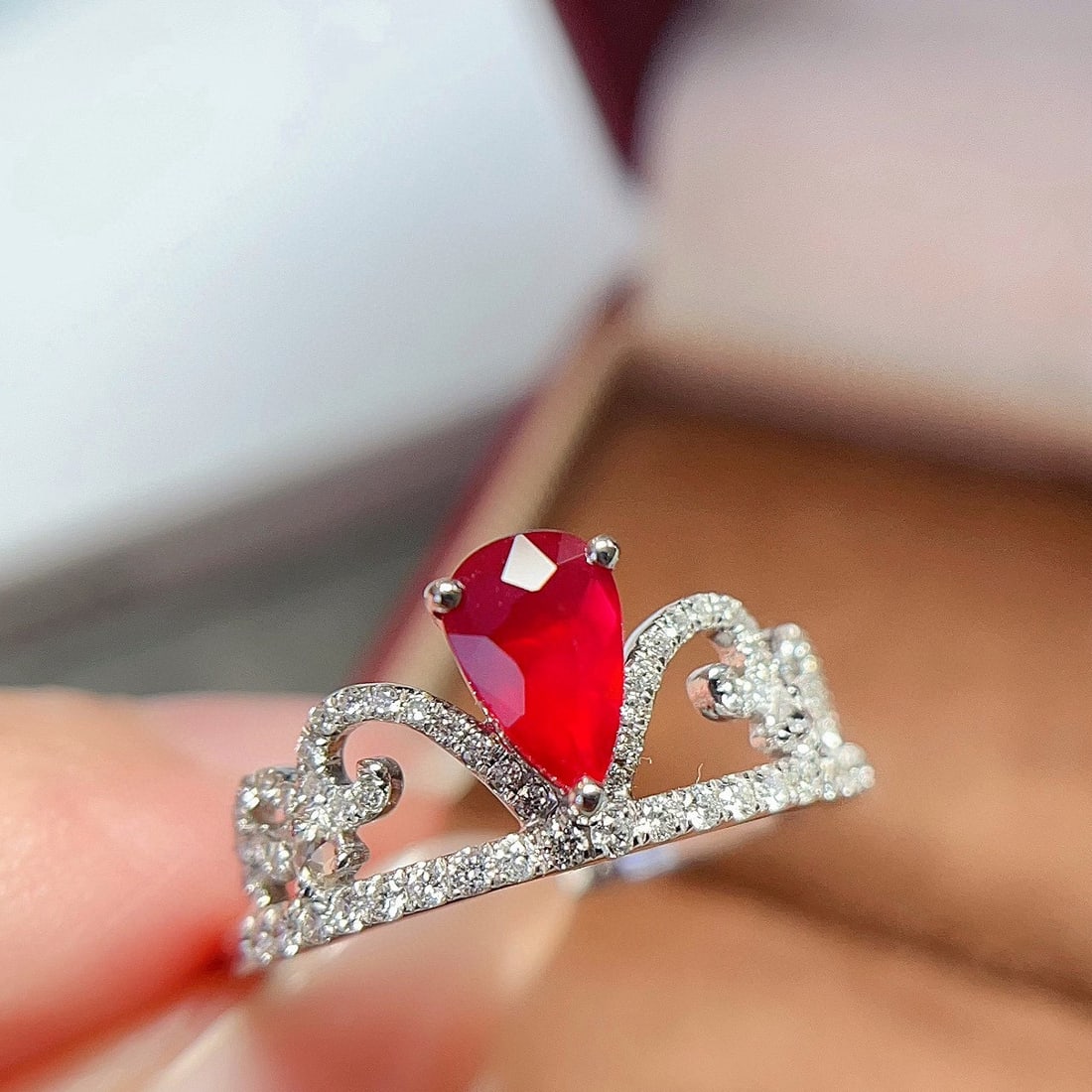 14k Gold 1.3 Ctw Natural Ruby & Diamond Ring: Ref:230994297 // gold content:14k gold // ring size:7. 25us // // main gemstone:ruby // shape:pear // carat weight:1ct // color:pigeonblood red // treatment:natural // // adjacent gemstone 2 : diamond