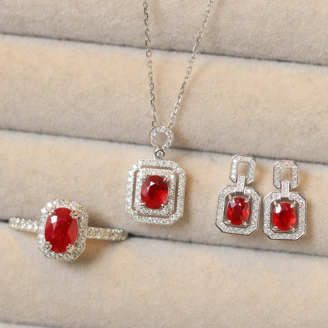 14k Gold 3.14 Ctw Natural Ruby & Diamond Jewelry Set - 2