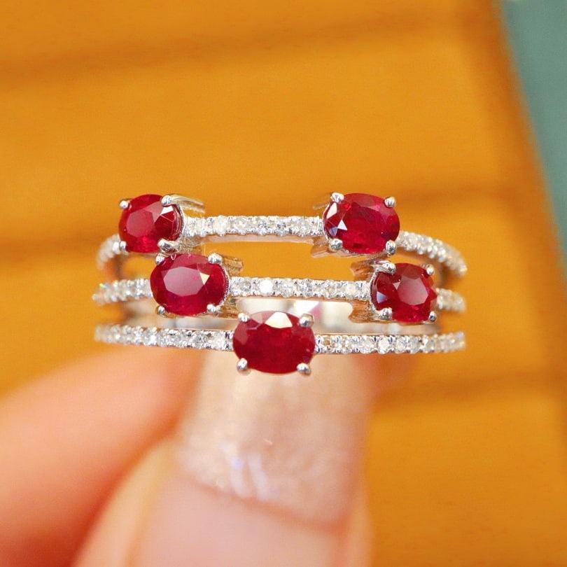 14k Gold 1.22 Ctw Natural Ruby & Diamond Ring: Ref:230994302 // gold content:14k gold // ring size:7. 25us // // main gemstone:ruby // shape:oval // carat weight:1. 02ct // color:pigeonblood red // treatment:natural // // adjacent gemstone 2 :