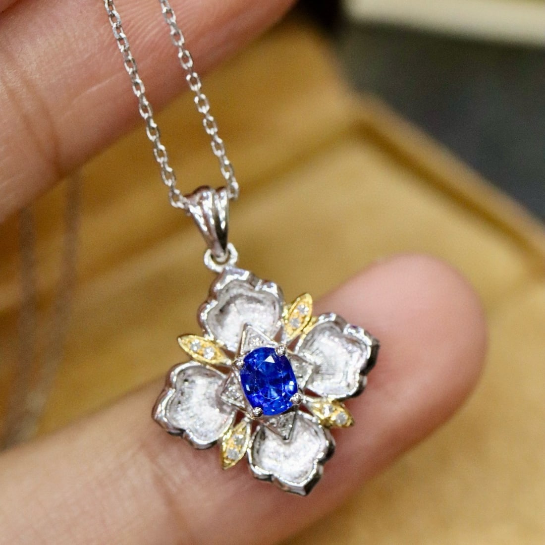 14k Gold 0.36 Ctw Natural Sapphire & Diamond Pendant( Without Chain ): Ref:230994312 // gold content:14k gold // main gemstone:sapphire // shape:oval // carat weight:0. 33ct // color:blue // treatment:natural // // adjacent gemstone 2 : diamond // shape:round // carat