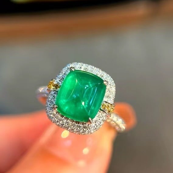 14k Gold 3.15 Ctw Vivid Green Natural Emerald & Diamond Ring: Ref:230994313 // gold content:14k gold // ring size:7. 25us // // main gemstone:emerald // shape:suger-loaf // carat weight:2. 40ct // color:vivid green // treatment:natural // // adjacent gemstone 2 