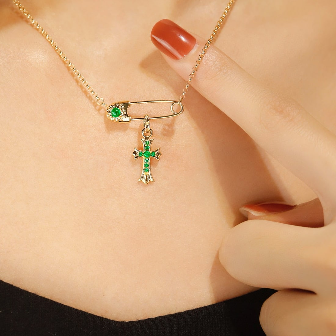 14k Gold 0.2 Ct Vivid Green Natural Emerald Necklace - 2