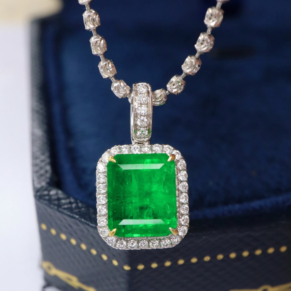 14k Gold 2.35 Ctw Vivid Green Natural Emerald & Diamond Pendant( Without Chain ): Ref:230994316 // gold content:14k gold // main gemstone:emerald // shape:octagonal // carat weight:2. 18ct // color:vivid green // treatment:natural // // adjacent gemstone 2 : diamond // shape:round