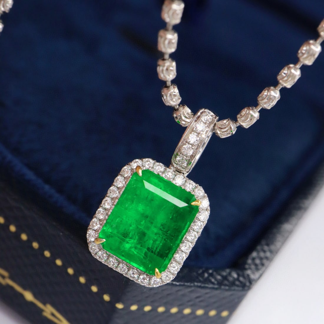 14k Gold 2.35 Ctw Vivid Green Natural Emerald & Diamond Pendant( Without Chain ) - 3