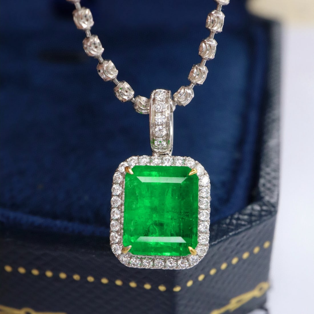 14k Gold 2.35 Ctw Vivid Green Natural Emerald & Diamond Pendant( Without Chain ) - 4