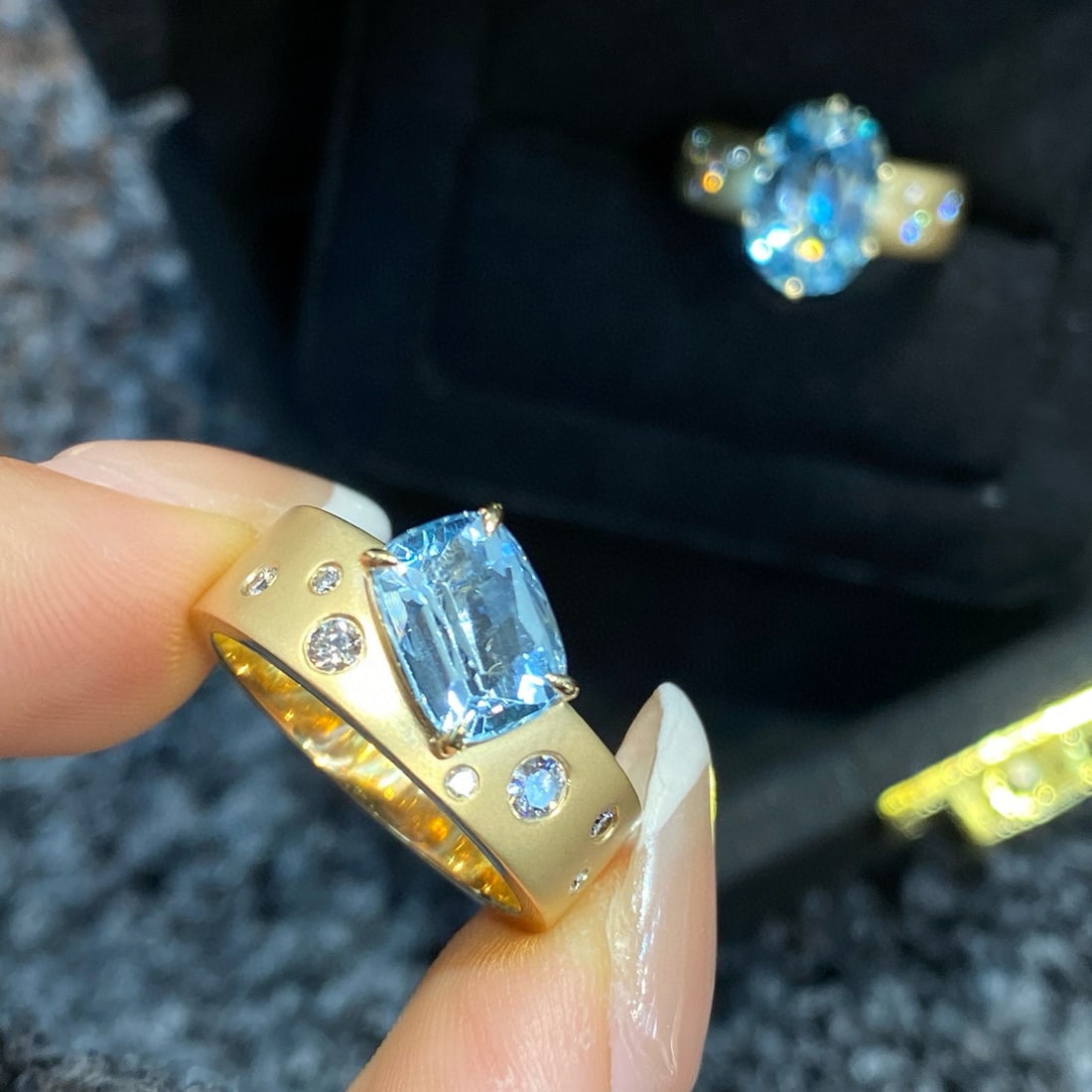 14k Gold 1.87 Ctw Natural Aquamarine & Diamond Ring: Ref:230994321 // gold content:14k gold // ring size:7. 25us // // main gemstone:aquamarine // shape:cushion // carat weight:1. 68ct // color:santa maria color // treatment:natural // // adjacent gemst
