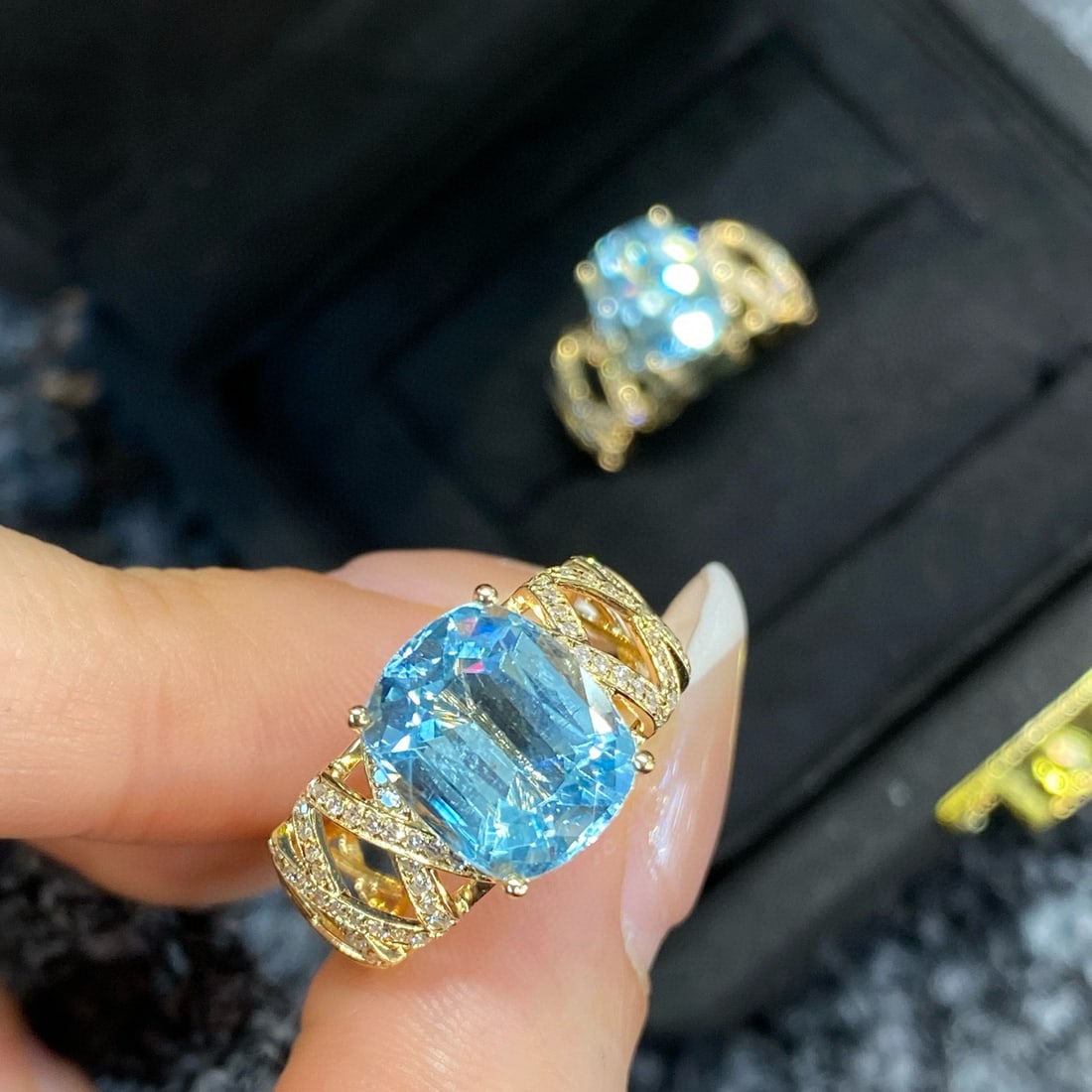 14k Gold 4.23 Ctw Natural Aquamarine & Diamond Ring: Ref:230994322 // gold content:14k gold // ring size:7. 25us // // main gemstone:aquamarine // shape:cushion // carat weight:3. 86ct // color:santa maria color // treatment:natural // // adjacent gemst
