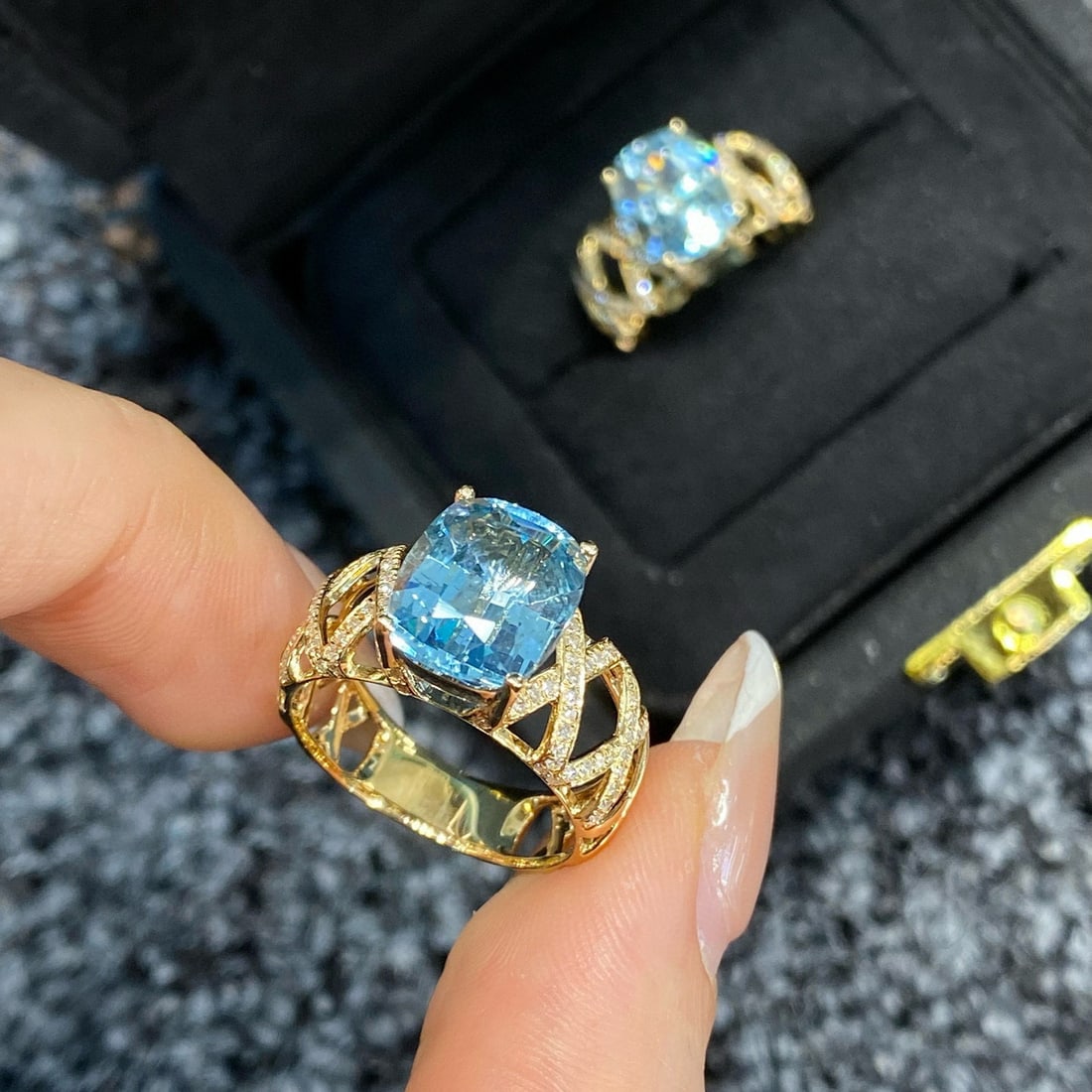 14k Gold 4.23 Ctw Natural Aquamarine & Diamond Ring - 4