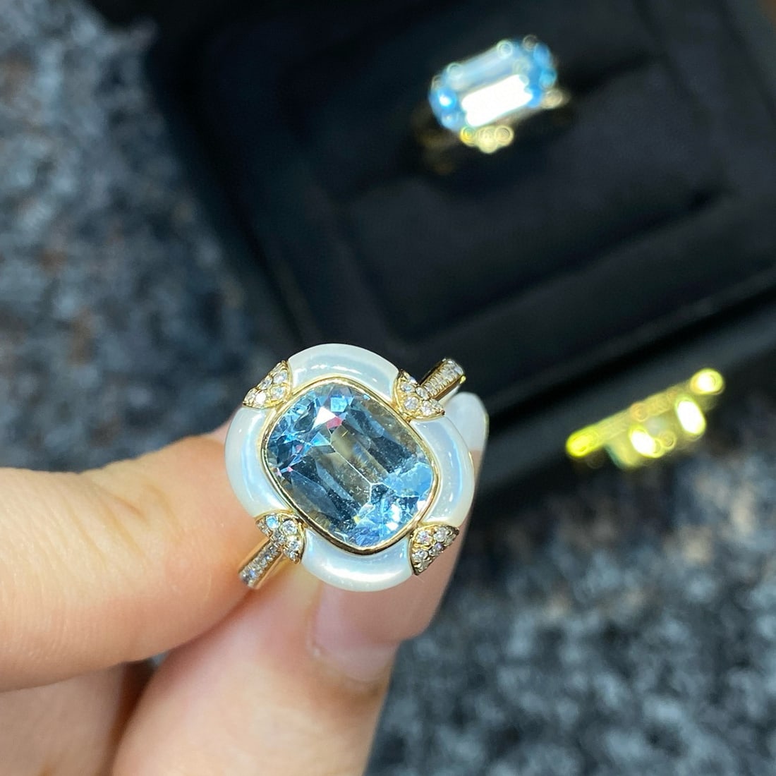14k Gold 2.52 Ctw Natural Aquamarine & Diamond Ring: Ref:230994323 // gold content:14k gold // ring size:7. 25us // // main gemstone:aquamarine // shape:cushion // carat weight:2. 26ct // color:santa maria color // treatment:natural // // adjacent gemst