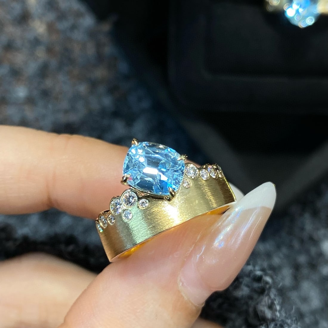 14k Gold 1.84 Ctw Natural Aquamarine & Diamond Ring: Ref:230994324 // gold content:14k gold // ring size:7. 25us // // main gemstone:aquamarine // shape:cushion // carat weight:1. 60ct // color:santa maria color // treatment:natural // // adjacent