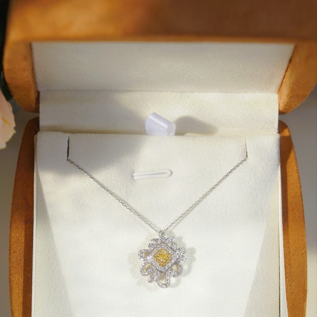 14k Gold 0.70 Ctw Natural Yellow Diamond & Diamond Necklace - 5