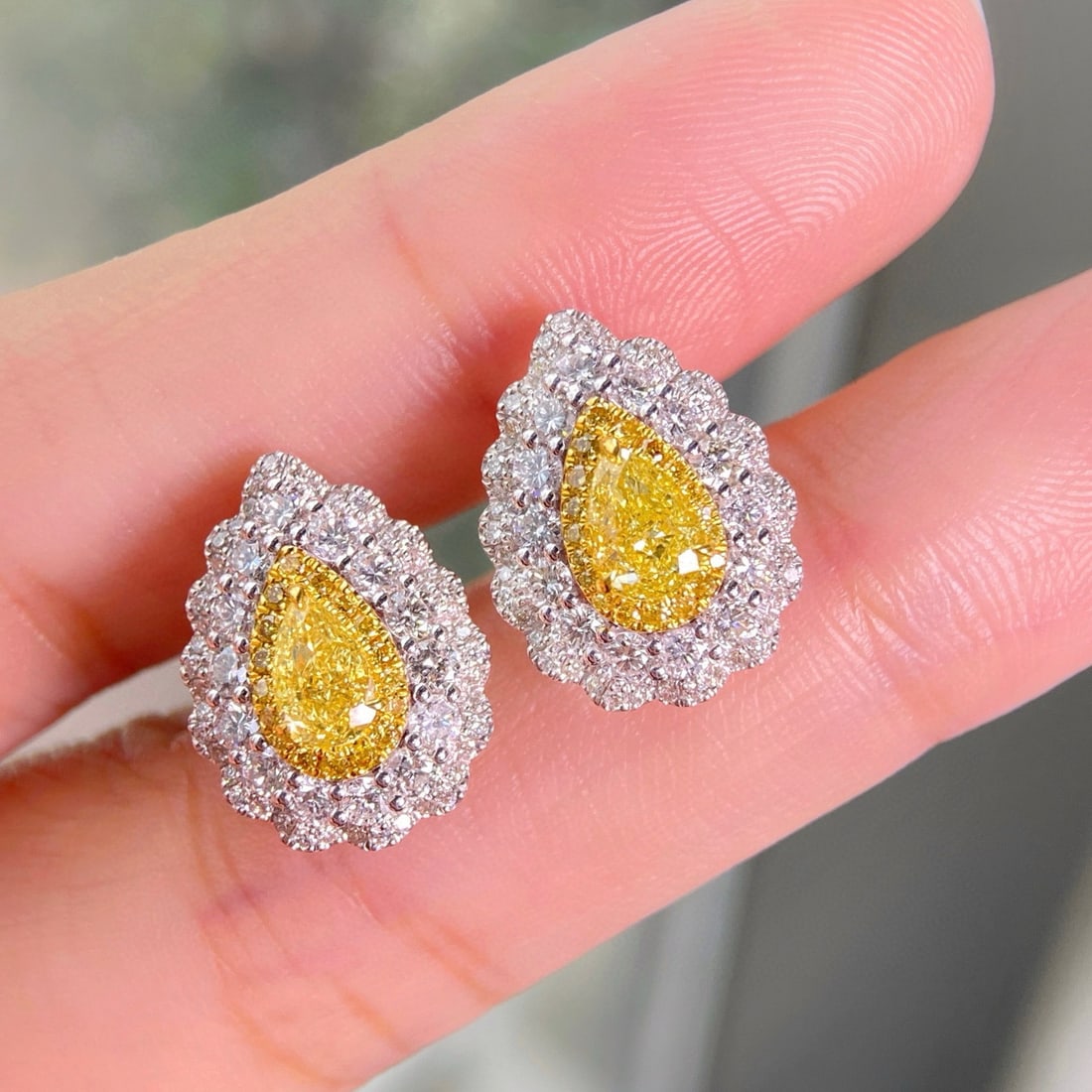 Gia Certified 14k Gold 2.46 Ctw Natural Yellow Diamond & Diamond Earrings: Ref:230994328 // gold content:14k gold // main gemstone:yellow diamond // certified:gia // shape:pear // carat weight:1. 07ct // clarity grade:si1 // color:yellow // treatment:natural // saturability: