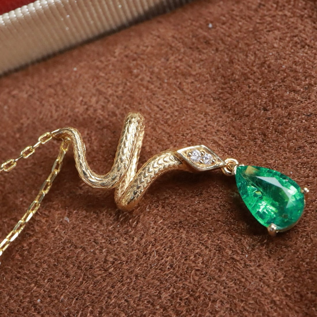 14k Gold 0.95 Ctw Vivid Green Natural Emerald & Diamond Pendant( Without Chain ) - 2