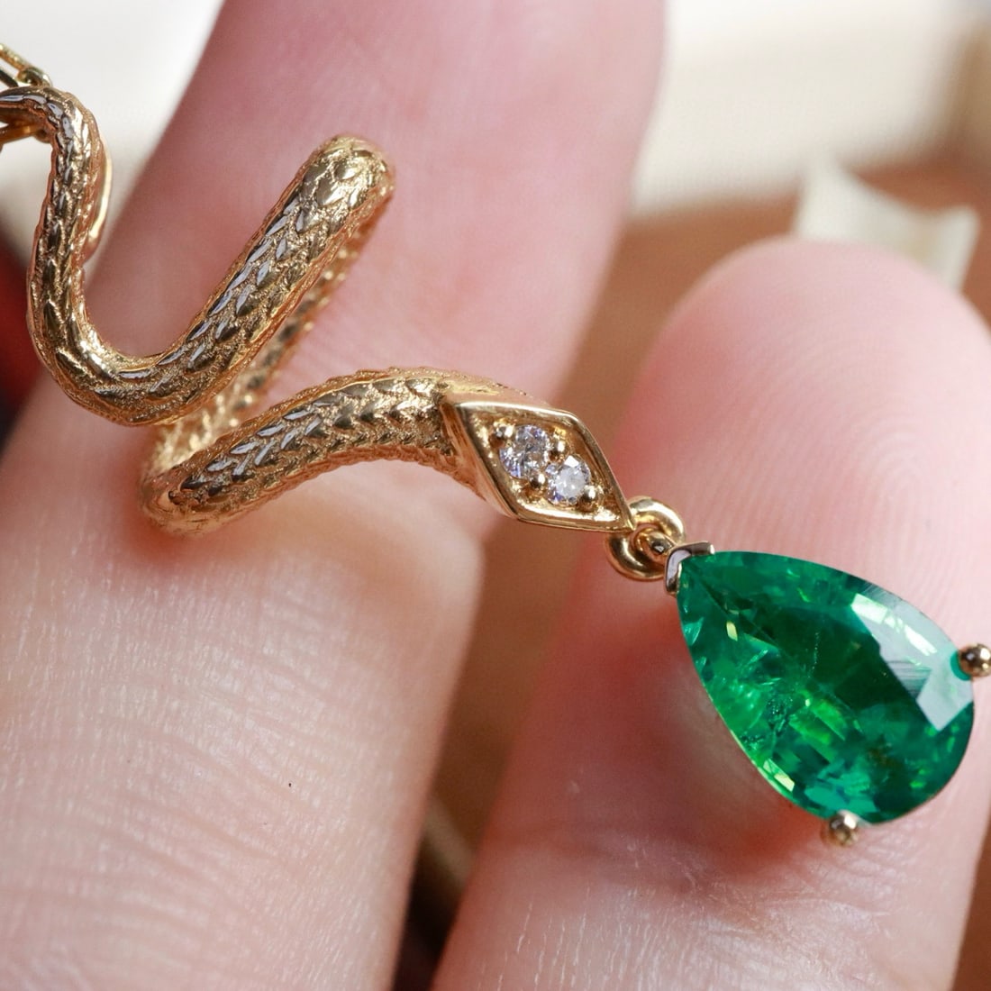 14k Gold 0.95 Ctw Vivid Green Natural Emerald & Diamond Pendant( Without Chain ) - 4