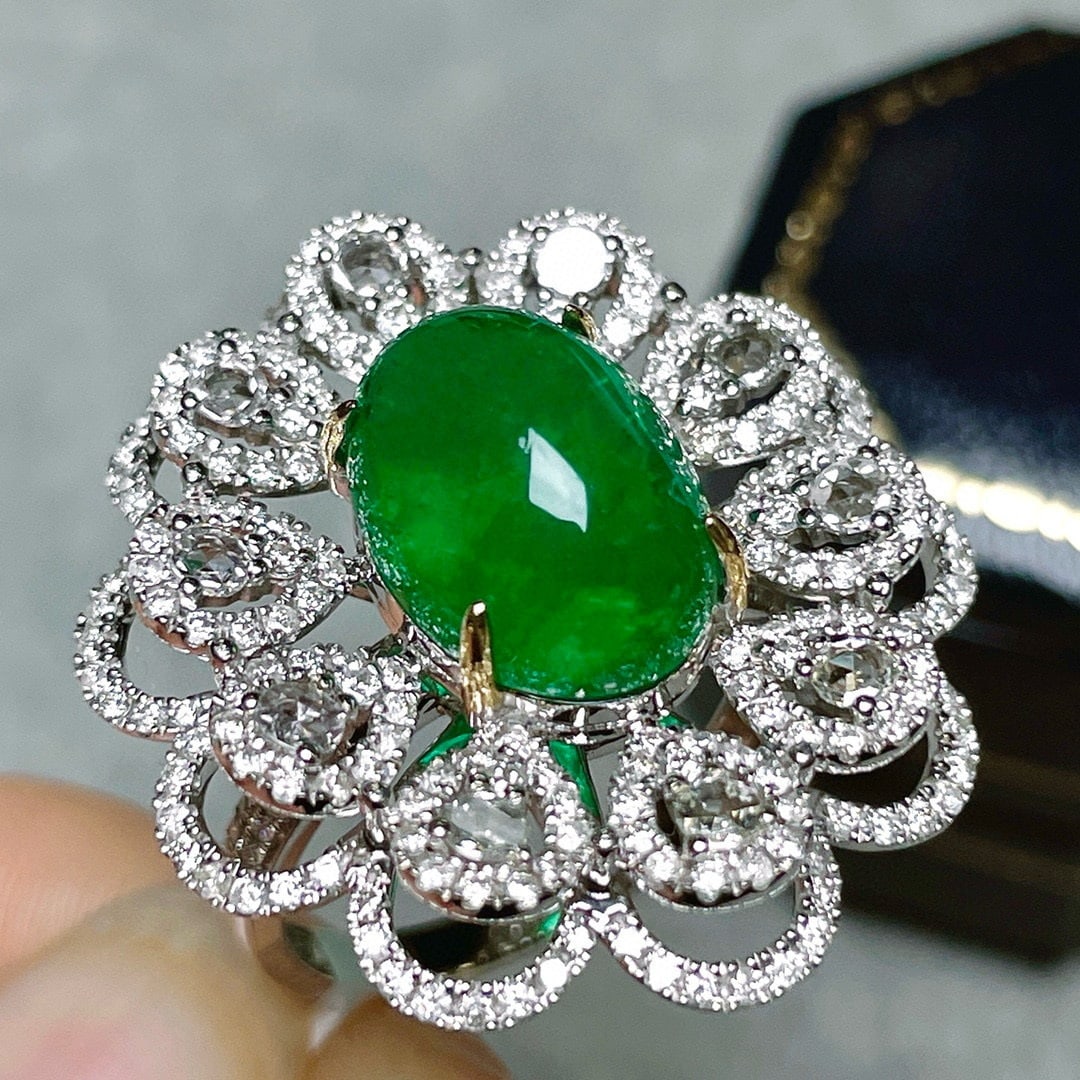 14k Gold 7.20 Ctw Vivid Green Natural Emerald & Diamond Ring - 2