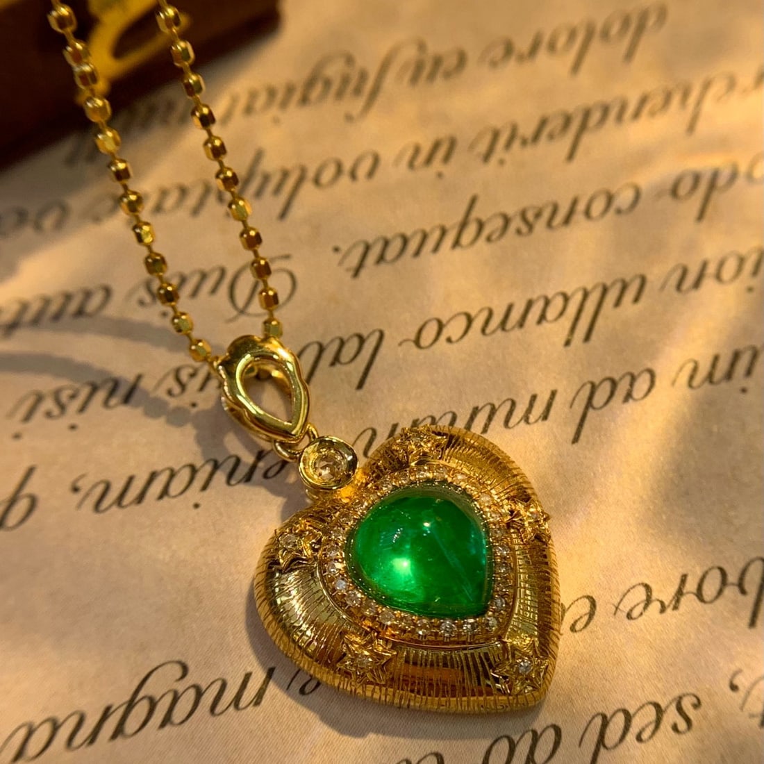 14k Gold 1.5 Ct Vivid Green Natural Emerald & Diamond Pendant( Without Chain ): Ref:230994345 // gold content:14k gold // main gemstone:emerald // shape:pear // carat weight:1. 5ct // color:vivid green // treatment:natural // // adjacent gemstone 2 : diamond // number of stones:3