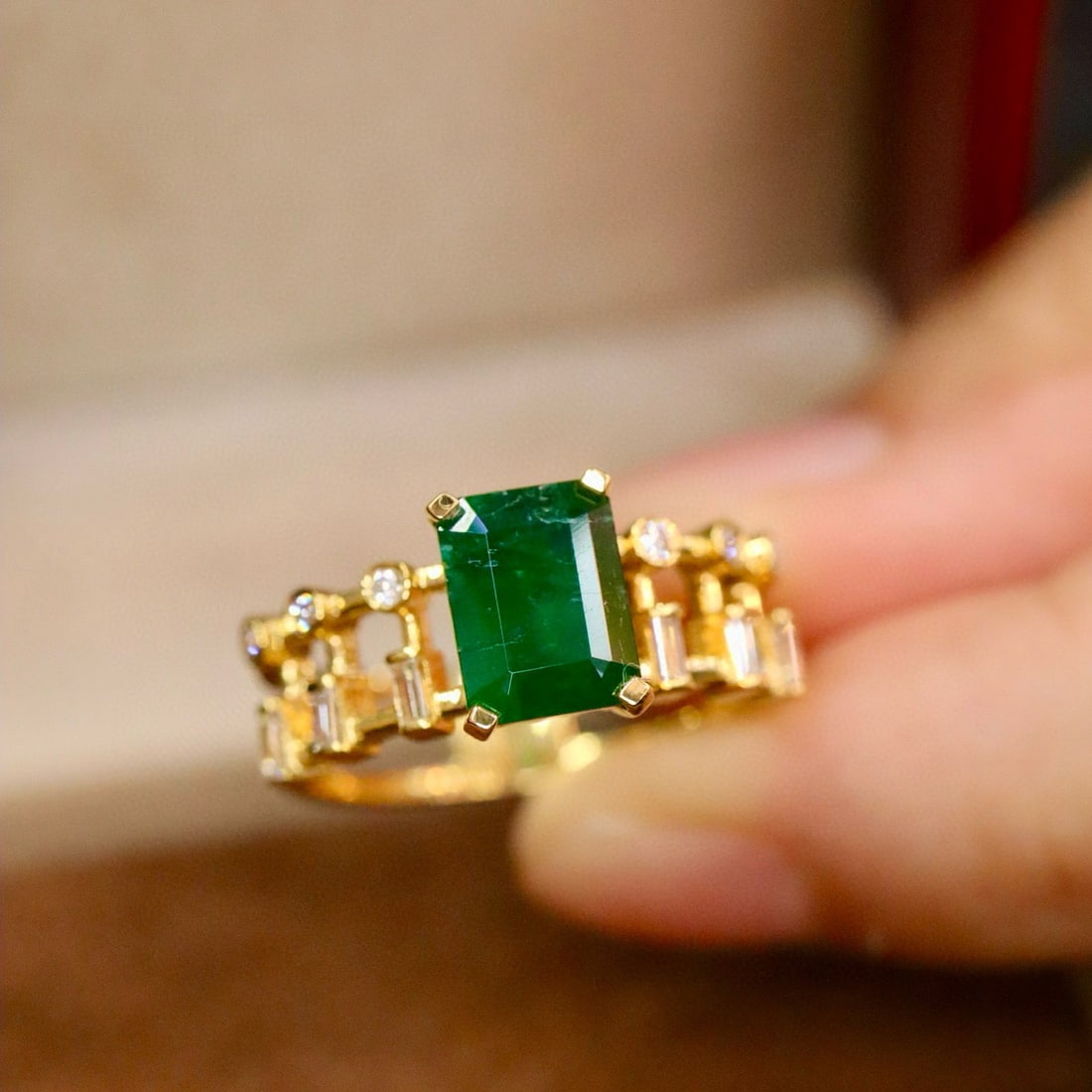 14k Gold 1.66 Ctw Vivid Green Natural Emerald & Diamond Ring: Ref:230994346 // gold content:14k gold // ring size:7. 25us // // main gemstone:emerald // shape:octagonal // carat weight:1. 37ct // color:vivid green // treatment:natural // // adjacent gemstone 2 :