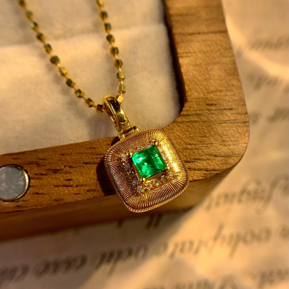 14k Gold 0.3 Ct Vivid Green Natural Emerald & Diamond Pendant( Without Chain ): Ref:230994357 // gold content:14k gold // main gemstone:emerald // shape:square // carat weight:0. 3ct // color:vivid green // treatment:natural // // adjacent gemstone 2 : diamond // number of stones
