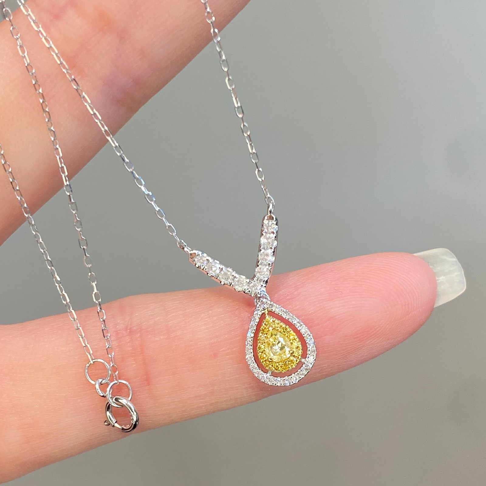 14k Gold 0.5 Ct Natural Color Diamond Necklace - 2