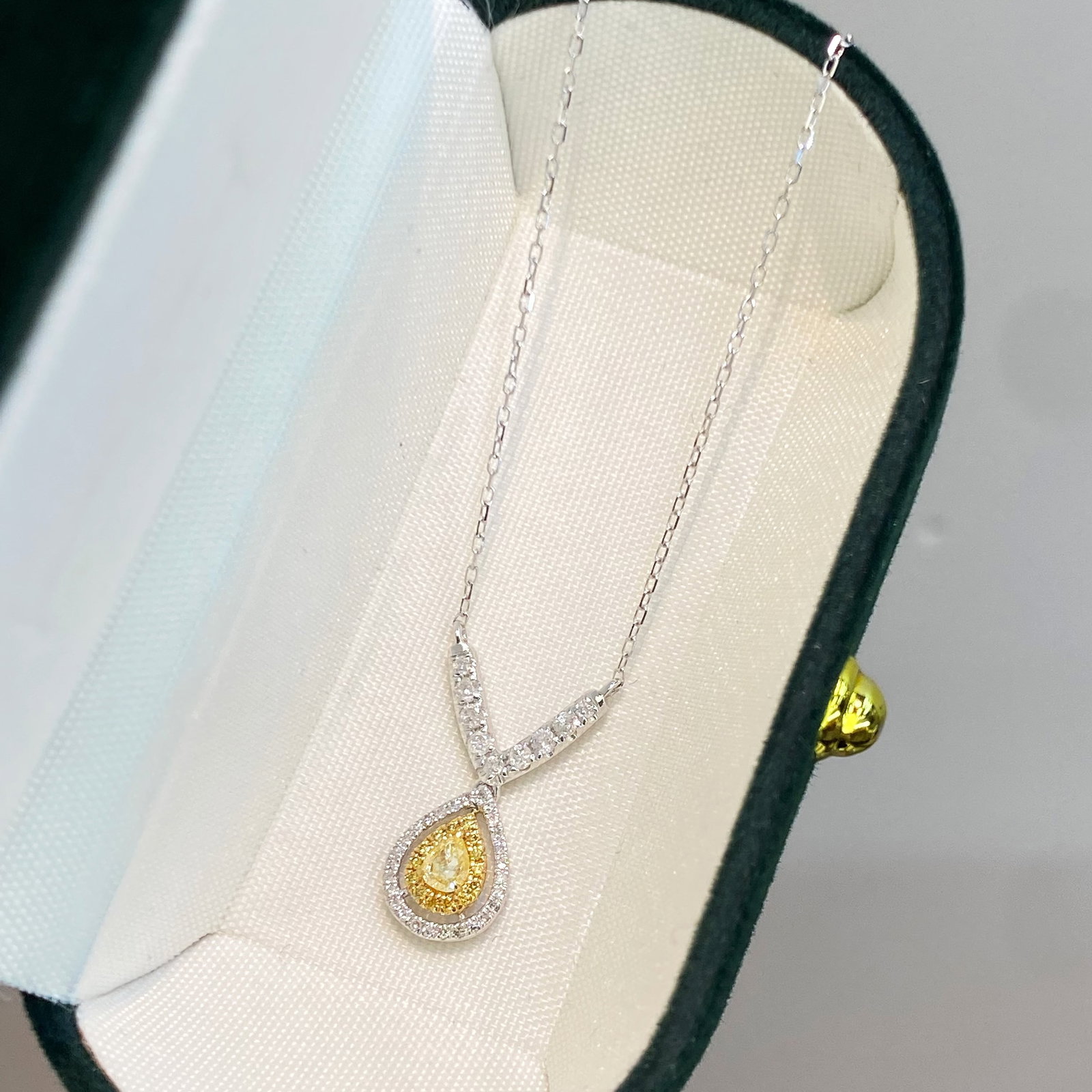 14k Gold 0.5 Ct Natural Color Diamond Necklace - 3
