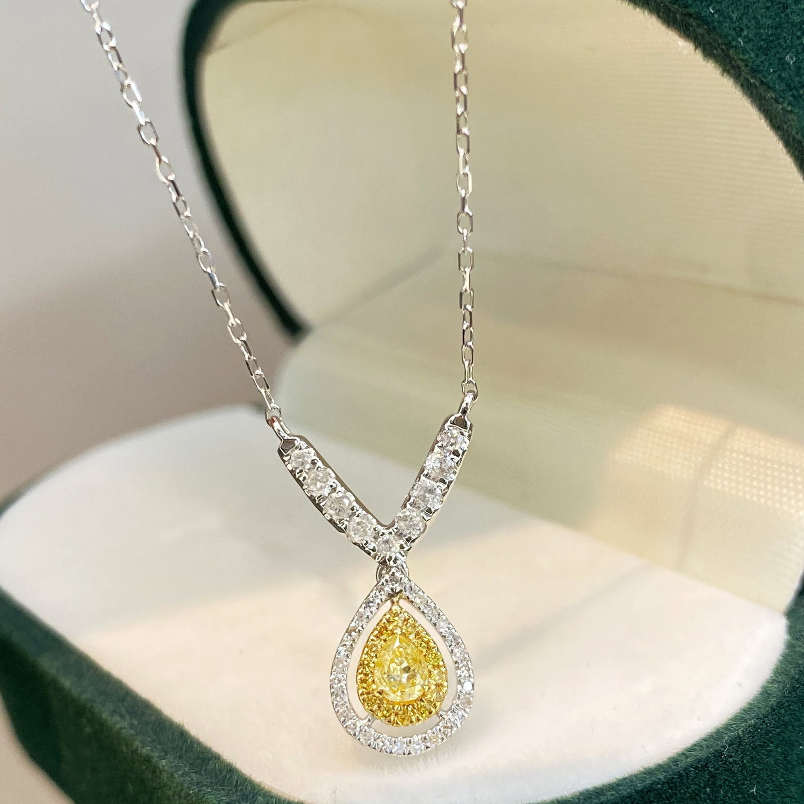 14k Gold 0.5 Ct Natural Color Diamond Necklace - 4