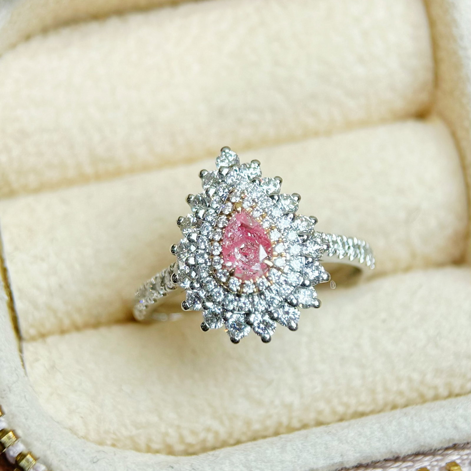 14k Gold 1.03 Ctw Natural Pink Diamond & Diamond Ring: Ref:230994365 // gold content:14k gold // ring size:7. 25us // // main gemstone:pink diamond // shape:pear // carat weight:0. 31ct // color:pink // treatment:natural // // adjacent gemstone 2 : diamon