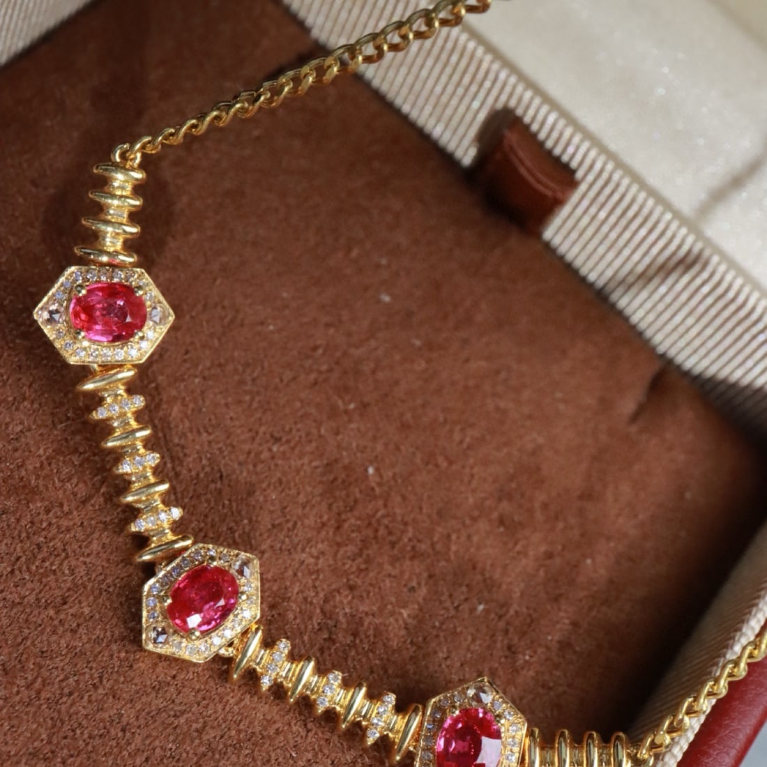 14k Gold 1.42 Ctw Natural Ruby & Diamond Necklace: Ref:230994368 // gold content:14k gold // main gemstone:ruby // shape:oval // carat weight:1. 2ct // color:pigeonblood red // treatment:natural // // adjacent gemstone 2 : diamond // shape:round // ca