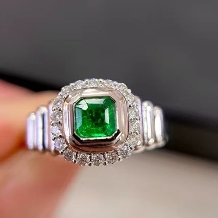 14k Gold 0.57 Ctw Vivid Green Natural Emerald & Diamond Ring - 3